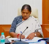 Seethakka inaugurated Indira Shakti Canteen in Mulugu