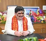 Ponnam Prabhakar launches buses in Nalgonda