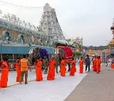 Devotees rush in Tirumala continues