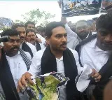 Jagan argument with police near Assembly gate