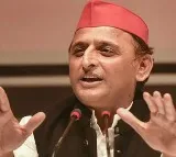 Former judge Ramakrishna explains cases on Jagan and Vijayasai to Akhilesh Yadav