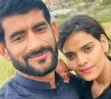 Pakistan woman arrives India for husband