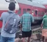 Howrah CSMT Express train bogies derailed near Chakradharpur in Jharkhand
