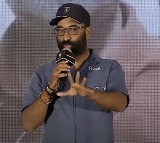 స్టేజ్ మీద సింబా దర్శకుడు భావోద్వేగం