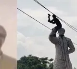 Bangladeshi Protesters Vandalise Sheikh Mujibur Rahman Statue