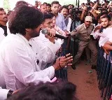 Pawan Kalyan met Annamayya dam flood victims