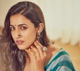 Niharika Konidela says 'Bench Life' captures the experience of being
 on corporate bench