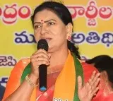 BJP MP DK Aruna Fires on CM Revanth Reddy amid HYDRAA Demolition