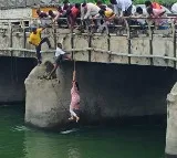 Women Fell into Nagarjunasagar Canal while Taking Selfie in Nalgonda