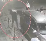 Audi car owner hits cab driver to floor in mumbai