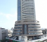 Sensex closes flat, ICICI Bank and Bajaj Finserv top gainers