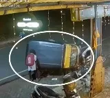 Auto Accident In Mangalore Girl Saves Her Mother