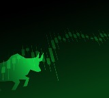 Sensex closes up by 361 pts, IT stocks lead