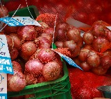 Onion prices drop in major cities after retail selling at subsidised
 rate: Centre