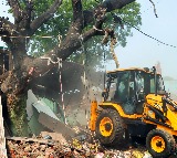 SC parks bulldozers, orders no demolitions without its permission
