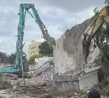 The natives were paralyzed with fear of the hydra