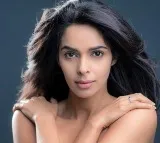 When Mallika Sherawat was harassed by a Bollywood hero knocking her door at midnight