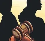 A dramatic scene unfolded in a Chinese courtroom when a man carried his wife out to avoid divorce
