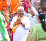 Maha BJP hopes to replicate Haryana win by reaching out to non-Marathas, flagging development