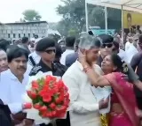 Woman tries to kiss Chandrababu