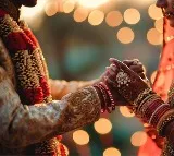 Bridegroom Escaped With Cash Before Marriage In Hyderabad