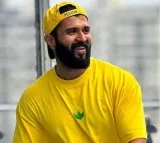 Vijay Deverakonda falls after losing his balance on stairs