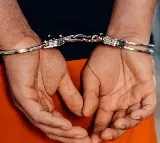 Lawyer who issued death threat to bollywood star Shah Rukh Khan arrested