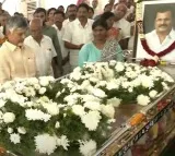Chandrababu pays tributes to Ramamohan Naidu
