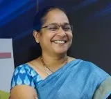Raghu Raju interesting question to Lokam Madhavi
