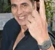 Akshay Kumar among earliest voters, says ‘good morning’