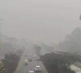 Blanket of smog continues in Delhi, AQI 'very poor'