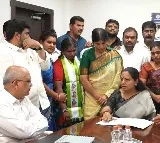 Kavitha gives report to Dedicated commission chairmen