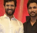 Vijay Deverakonda Special Gift to Allu Arjun