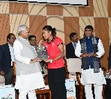 Nitish Kumar felicitates Indian Women’s Hockey Team in Patna