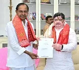 Ponnam Prabhakar says There is no discussion about Telangana Thalli with KCR