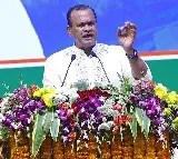 Komatireddy Demands Allu Arjun Apologize to CM Revanth Reddy