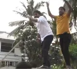Students Protest at Allu Arjun’s Residence; BJP Leader Vishnuvardhan Reddy Shares Video
