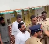 Harish Rao meets Srinivas in Masab Tank PS