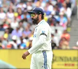 4th Test: Indian team wearing black armbands to honour former PM Manmohan Singh, says BCCI