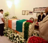 Sonia Gandhi, Rahul, Kharge pay tributes to former PM Manmohan Singh