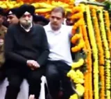 Rahul Gandhi accompanies mortal remains of Dr Singh to cremation ground