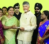 CM Chandrababu met 2 thousand people on new year eve