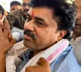 Maha ministers aide meets Sarpanch murder accused in custody