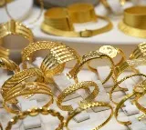 Armed robbers looted gold worth Rs 12 crore from a bank in Karnataka
