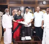 Actor Sathyaraj’s Daughter Divya Joins DMK Party