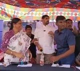 Tomatoes and Eggs Thrown at MLA Koushik Reddy in Kamalapur Village, Viral Video Emerges