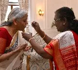 Nirmala Sitaraman meets President Droupadi Murmu