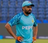 Pakistan cricketer Babar Azam lost his phone