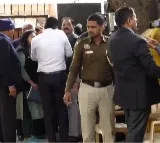 ACB officials rushed to Kejriwal residence