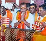 Komatireddy in Maha Kumbh Mela